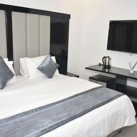 Jada Hotel And Suits Лагос Екстериор снимка