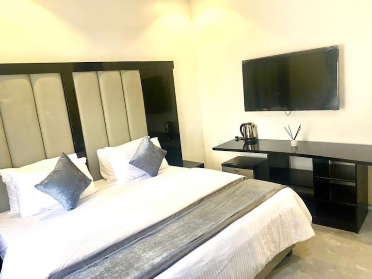Jada Hotel And Suits Лагос Екстериор снимка