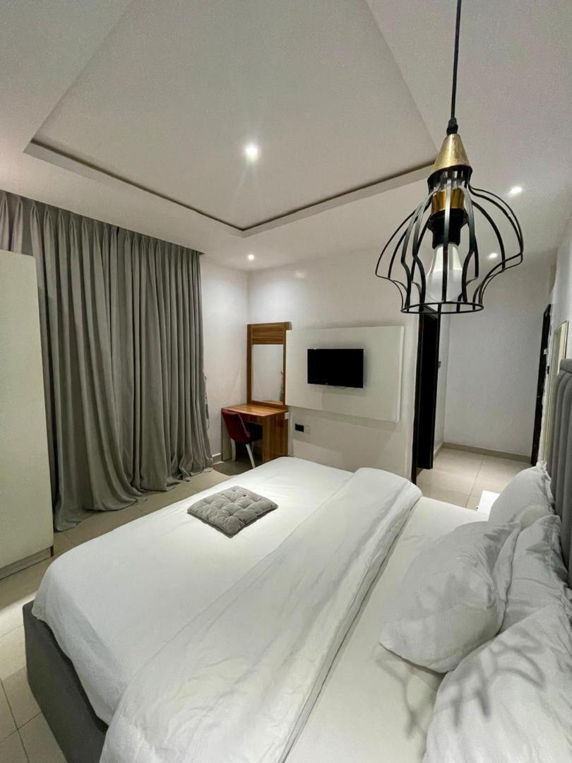 Jada Hotel And Suits Лагос Екстериор снимка