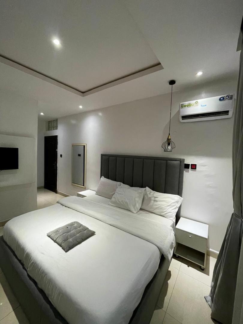 Jada Hotel And Suits Лагос Екстериор снимка